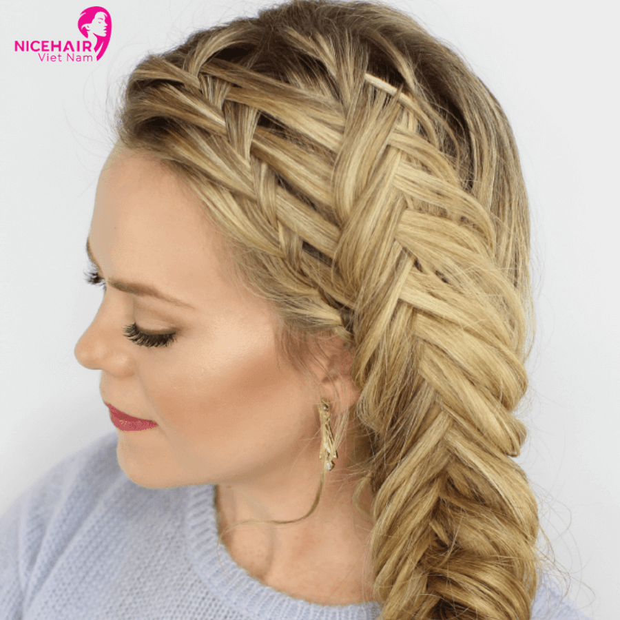 Inverted fishtail braid