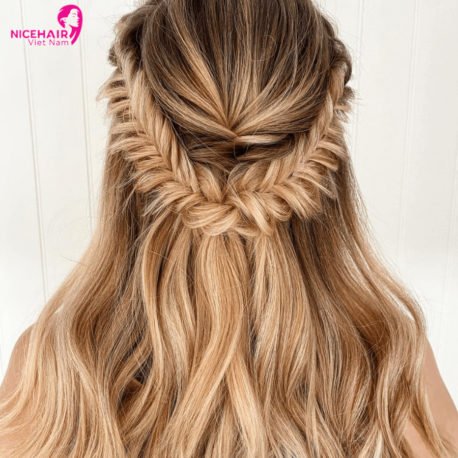 Mini fishtail braid